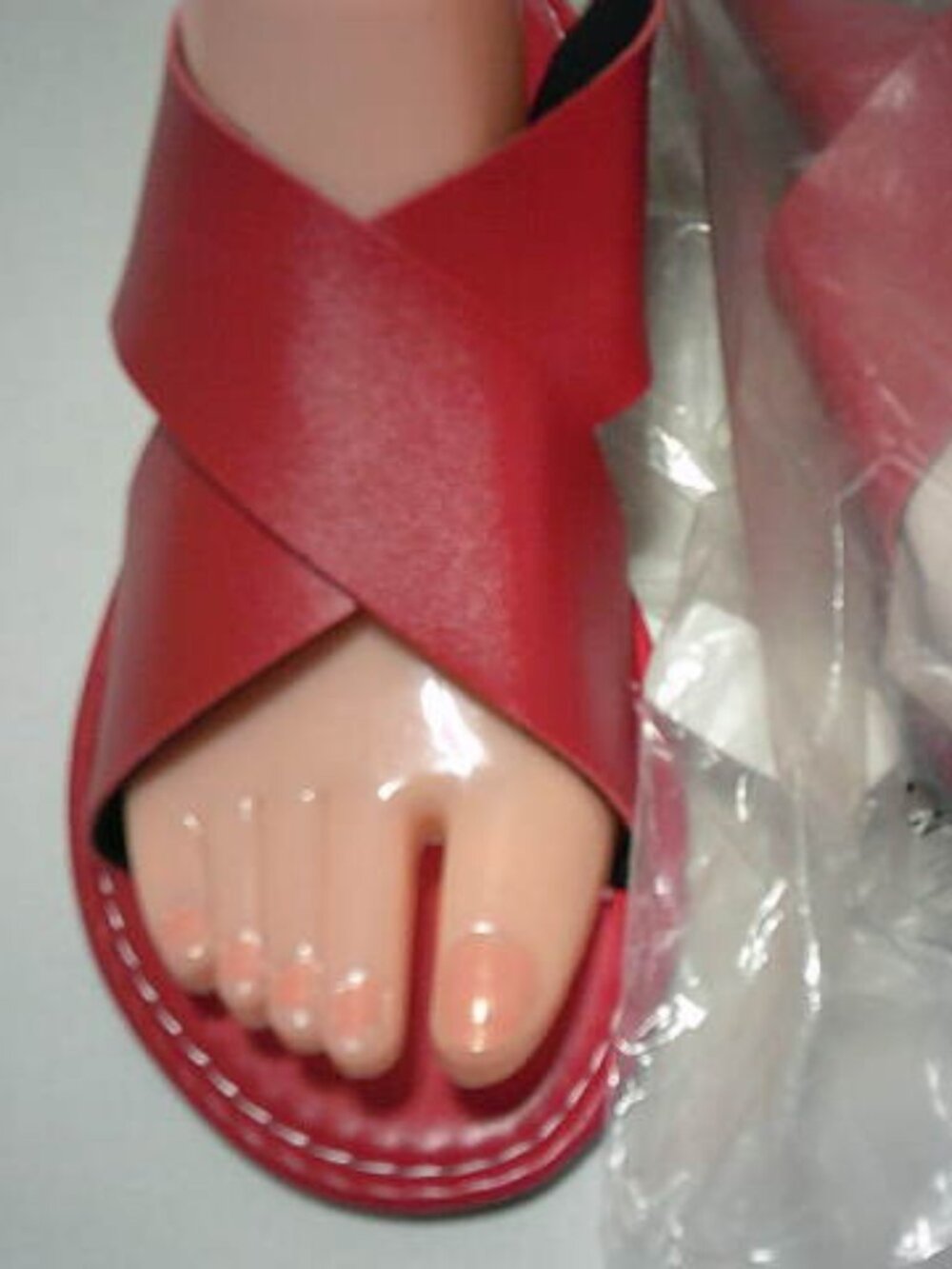 NEW RED CRISSCROSS DESIGN SANDALS AMAZON FLATS SIZE (42) 10/11 🥿